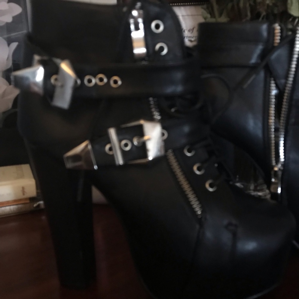 Boots 👢